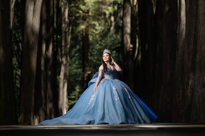Sesión de XV años vestido azul en el desierto de los leones CDMX