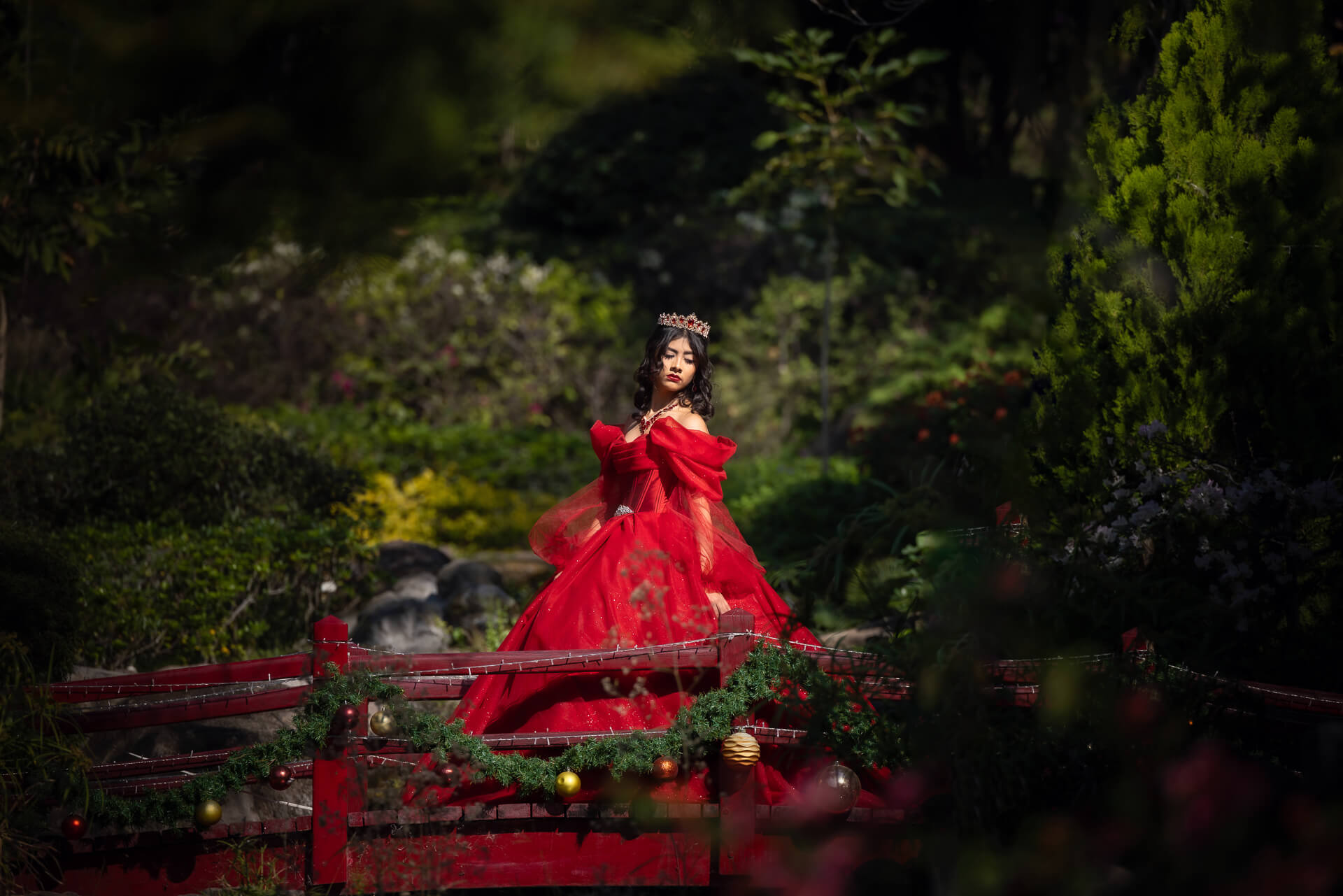 La elegancia del jardín japonés ofrece un marco sereno y sofisticado.